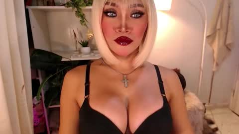 Snapshot of goddessquinnie chatting on 09.19.25 quinnie online show from 09.19.25
