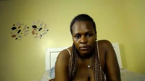 Snapshot of gold_melanin chatting on 05.18.26 gold_melanin online show from 05.18.26