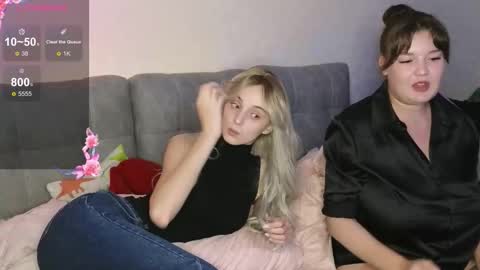 Snapshot of golden_bag chatting on 10.17.25 Jess online show from 10.17.25