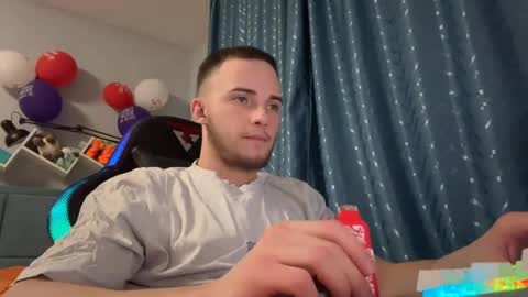 Snapshot of golden_boyyy21 chatting on 03.12.25 Golden boyyy21 online show from 03.12.25