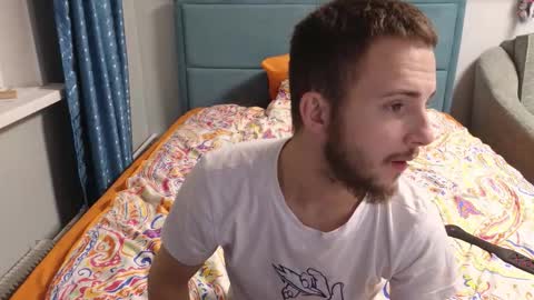 Snapshot of golden_boyyy21 chatting on 10.26.25 Golden boyyy21 online show from 10.26.25