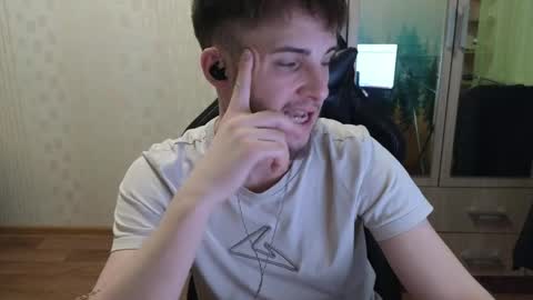 Golden boyyy21 online show from 04.19.26