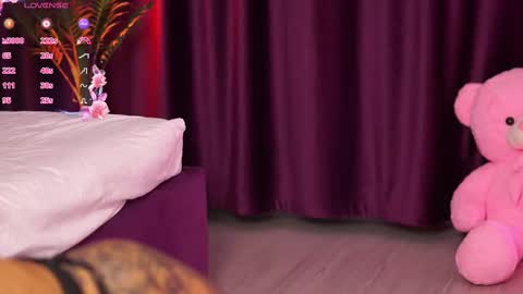 GoldenAmberX online show from 03.10.25