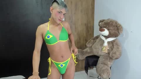 Snapshot of goldenangels1 chatting on 10.17.25 goldenangels1 online show from 10.17.25