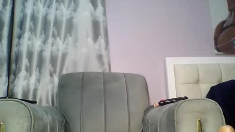 Snapshot of goldencurves_bunny chatting on 03.18.26 Bella online show from 03.18.26