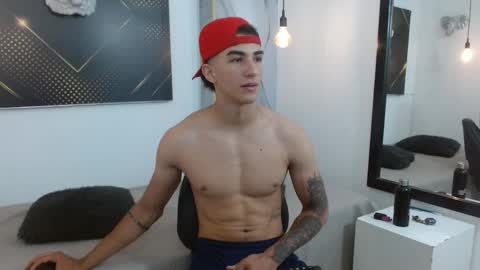 Snapshot of goldendesirex_ chatting on 04.10.26 online show from 04.10.26