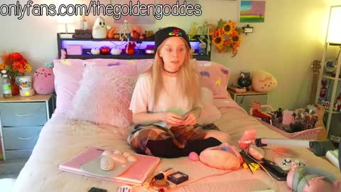 Snapshot of goldengoddessxxx chatting on 10.03.25 Sammy online show from 10.03.25