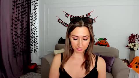 Olivia online show from 11.03.25