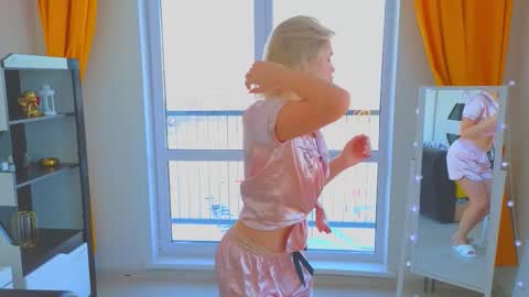 Snapshot of goldensweet_ chatting on 01.09.26 Angie online show from 01.09.26