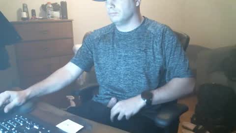 Snapshot of goleafzgo chatting on 02.12.25 goleafzgo online show from 02.12.25