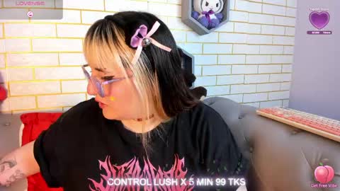 Snapshot of gomory_kitty chatting on 05.18.26 gomory_kitty online show from 05.18.26
