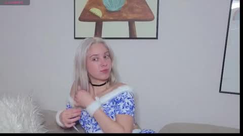 Snapshot of goog_div chatting on 12.22.25 goog_div online show from 12.22.25