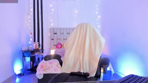 Snapshot of gorgeous_t chatting on 04.25.26 i am Jessi I love animals and drawing I hope to get along with everyone. XOXO online show from 04.25.26