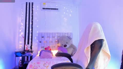 Snapshot of gorgeous_t chatting on 05.07.26 i am Jessi I love animals and drawing I hope to get along with everyone. XOXO online show from 05.07.26