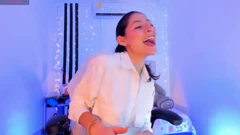 Snapshot of gorgeous_t chatting on 05.12.26 i am Jessi I love animals and drawing I hope to get along with everyone. XOXO online show from 05.12.26
