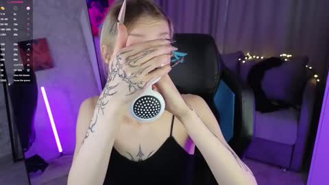 Snapshot of goth__tv chatting on 10.21.25 Violeta online show from 10.21.25