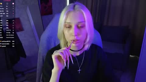 Snapshot of goth__tv chatting on 11.11.25 Violeta online show from 11.11.25