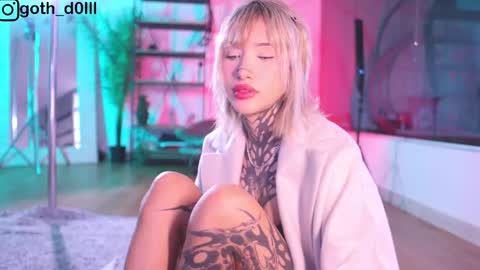 sophie  Special celebration a the beach 300k followers 3011 and 0112   online show from 02.24.25