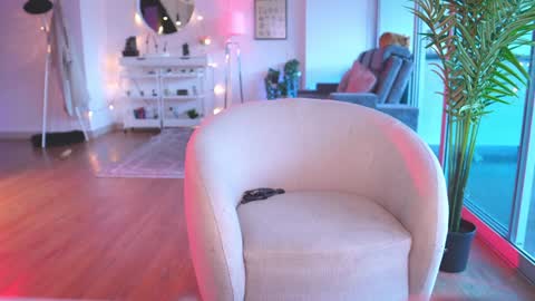 sophie  Special celebration a the beach 300k followers 3011 and 0112   online show from 03.09.25