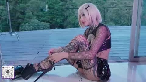 Snapshot of goth_dolll chatting on 05.24.26 sophie Special celebration a the beach 300k followers 3011 and 0112 online show from 05.24.26