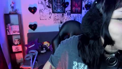 Snapshot of goth_stein chatting on 02.11.25 Engel Please help me to reach 50 thumbs up online show from 02.11.25