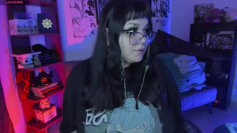 Snapshot of goth_stein chatting on 11.20.25 Engel Please help me to reach 50 thumbs up online show from 11.20.25