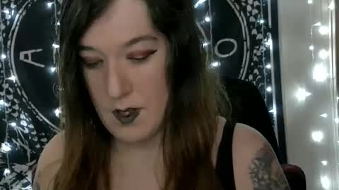 Snapshot of gothic_baddie chatting on 01.09.26 Vampira Nymph online show from 01.09.26