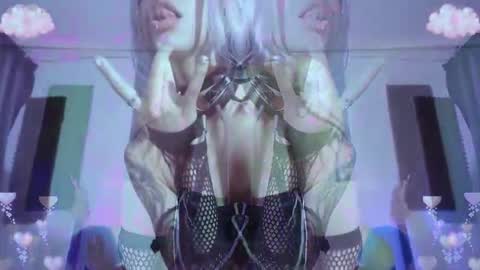 Snapshot of gothicute chatting on 11.12.25 online show from 11.12.25