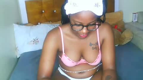 Snapshot of graceessy chatting on 01.21.25 graceessy online show from 01.21.25