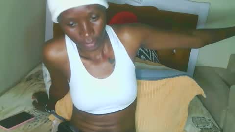 Snapshot of graceessy chatting on 10.12.25 graceessy online show from 10.12.25