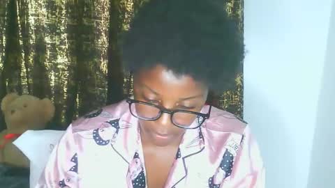 Snapshot of graceessy chatting on 11.02.25 graceessy online show from 11.02.25