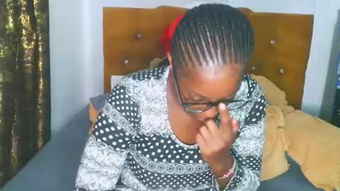 Snapshot of graceessy chatting on 11.13.25 graceessy online show from 11.13.25