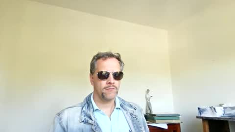 Snapshot of grattitude chatting on 11.23.25 grattitude online show from 11.23.25