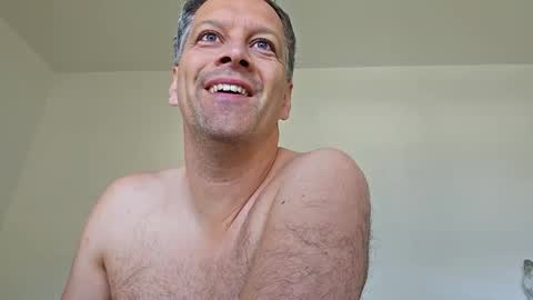 Snapshot of grattitude chatting on 02.01.26 grattitude online show from 02.01.26