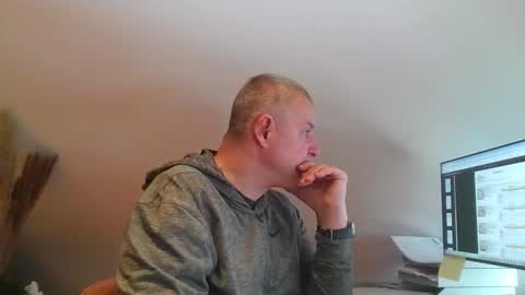 Snapshot of grau197077 chatting on 02.04.26 grau197077 online show from 02.04.26