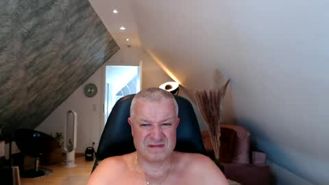 Snapshot of grau197077 chatting on 06.30.26 grau197077 online show from 06.30.26