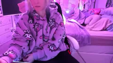 GreenEyedLovexo online show from 12.15.25