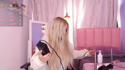 Snapshot of greennbella chatting on 01.07.25 online show from 01.07.25