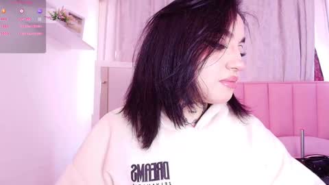 Snapshot of greennbella chatting on 01.20.25 online show from 01.20.25