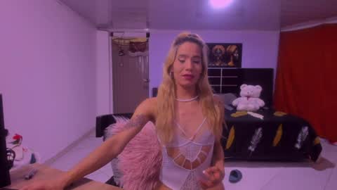 Snapshot of greichellsecret__ chatting on 06.17.26 graichell online show from 06.17.26