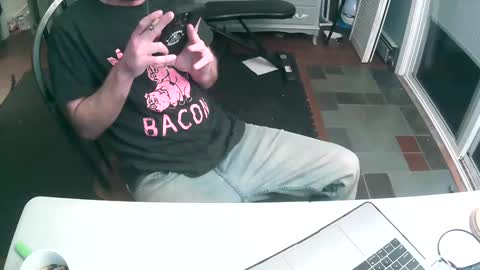 Snapshot of grizzley84 chatting on 01.19.25 grizzly84 online show from 01.19.25