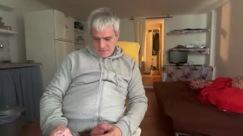 Snapshot of guardiannif_ chatting on 02.04.26 guardiannif_ online show from 02.04.26