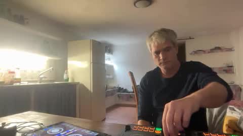 Snapshot of guardiannif_ chatting on 02.14.26 guardiannif_ online show from 02.14.26