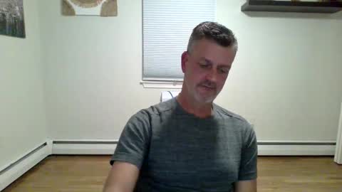 Snapshot of gudguy2025 chatting on 10.04.25 gudguy2025 online show from 10.04.25