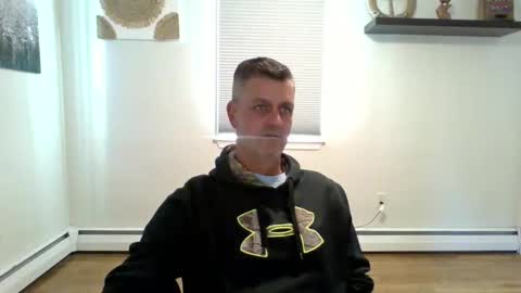 Snapshot of gudguy2025 chatting on 10.21.25 gudguy2025 online show from 10.21.25