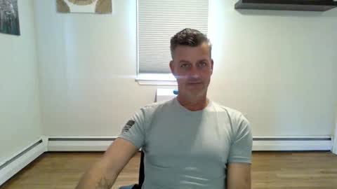 Snapshot of gudguy2025 chatting on 11.10.25 gudguy2025 online show from 11.10.25