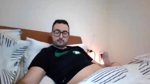 Snapshot of gullit93 chatting on 03.01.26 gullit93 online show from 03.01.26