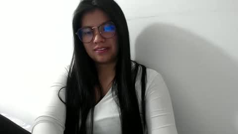 Vane blonde and Hazell black hair online show from 12.16.25