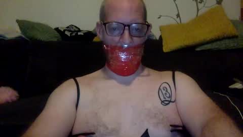 Snapshot of gummicasual chatting on 02.15.25 gummicasual online show from 02.15.25