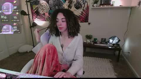 Snapshot of gunzinrose chatting on 12.18.25 Kylie online show from 12.18.25